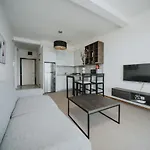 Altezza Apt W/Sea View + Shared Pool + Free Parking