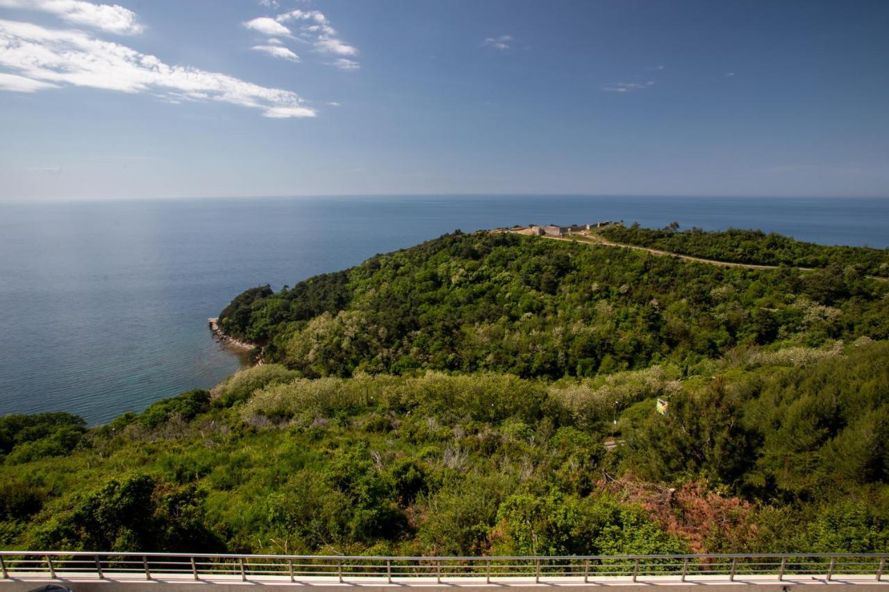 Altezza Apt W/sea View + Shared Pool + Free Parking Lägenhet Budva
